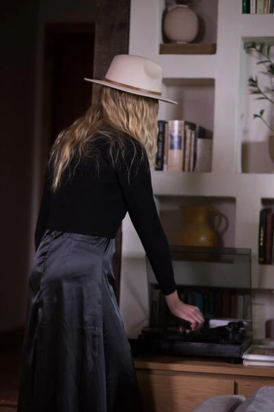 Crop Sweater- Black - Image 4