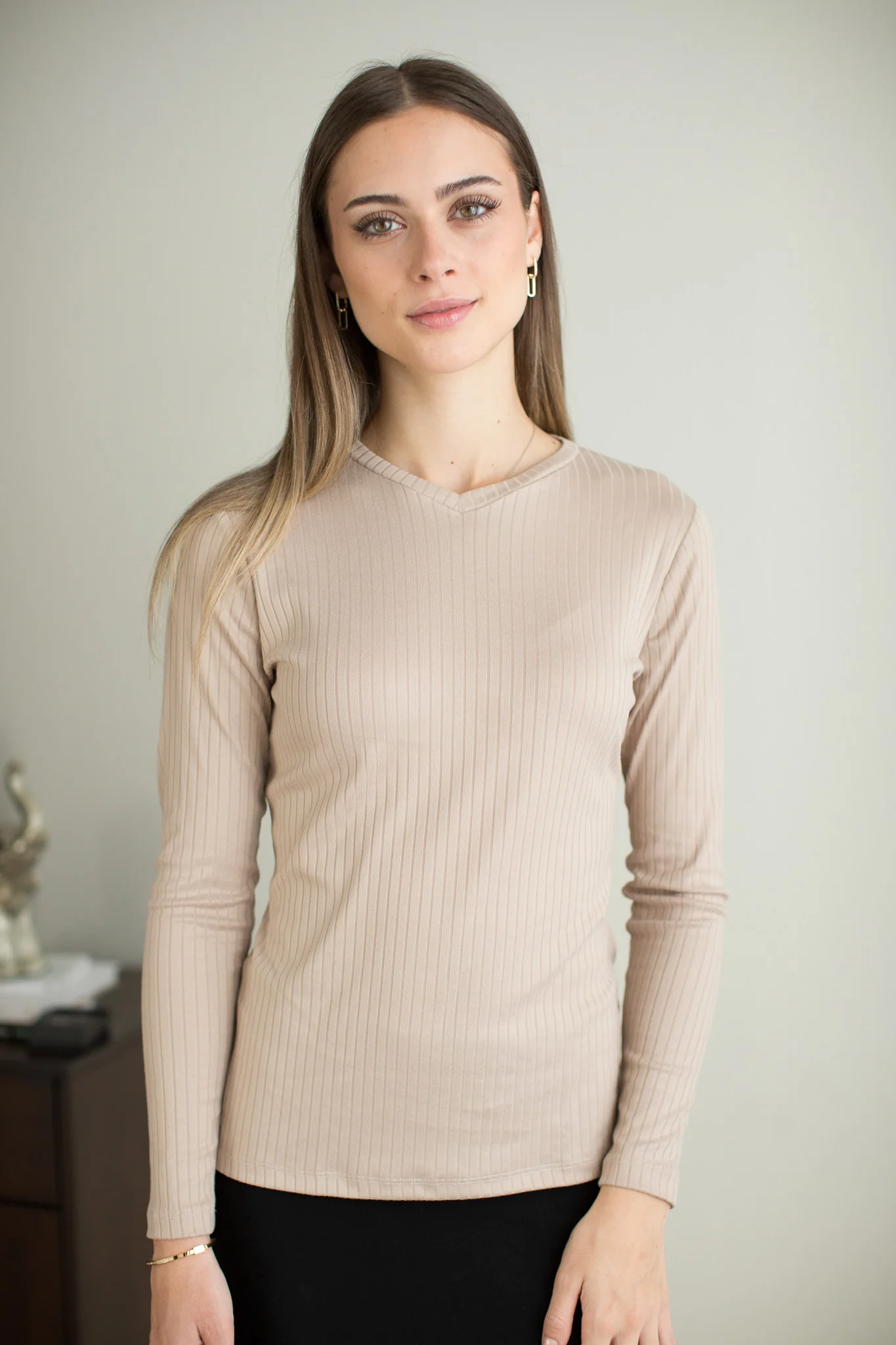 Wide Rib V-neck Tee - Image 4