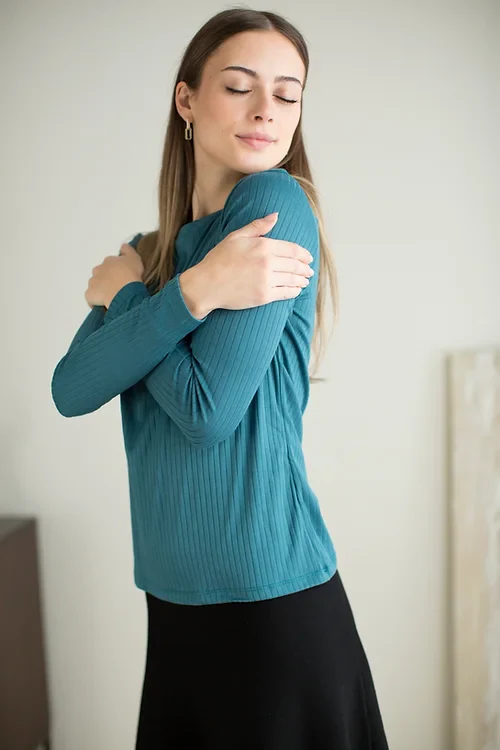 Wide Rib V-neck Tee - Image 7